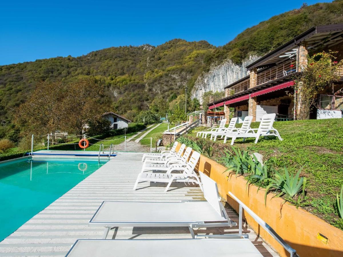 Cozy Chalet At Marone Lake Lombardy With Pool מראה חיצוני תמונה