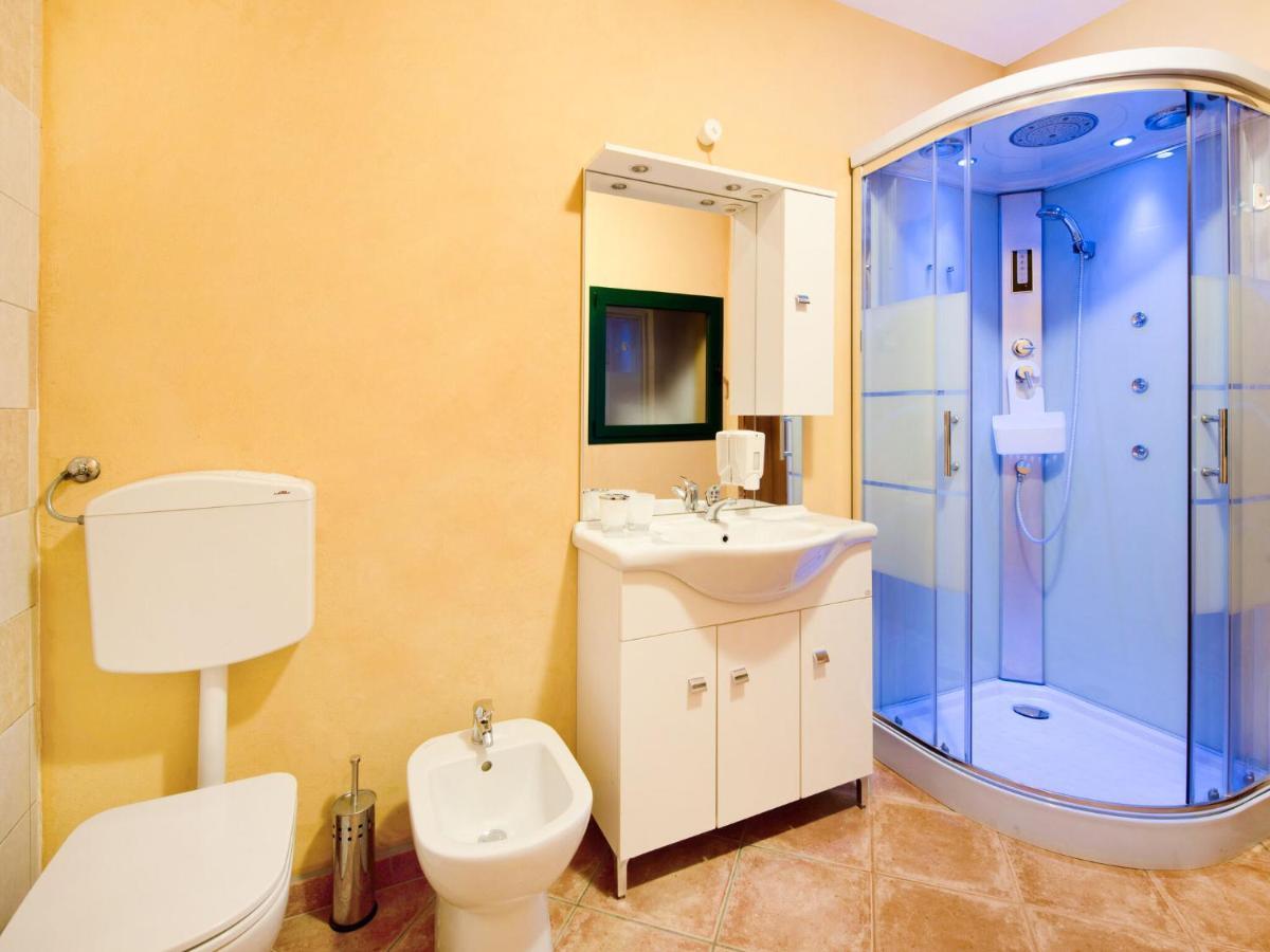 Cozy Chalet At Marone Lake Lombardy With Pool מראה חיצוני תמונה