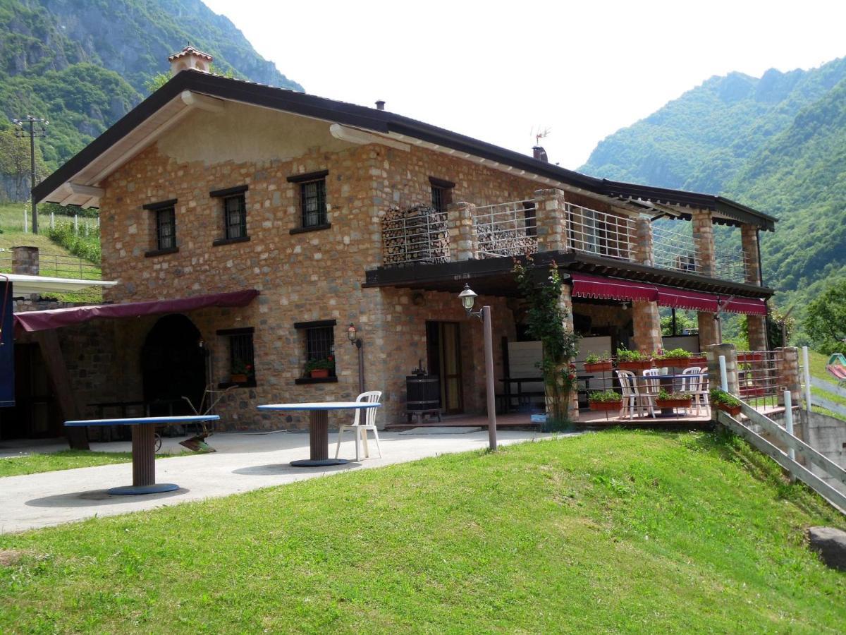 Cozy Chalet At Marone Lake Lombardy With Pool מראה חיצוני תמונה
