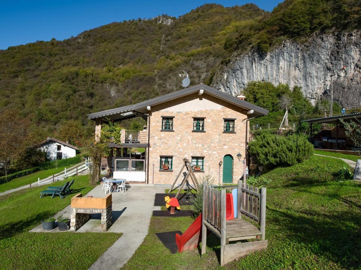 Cozy Chalet At Marone Lake Lombardy With Pool מראה חיצוני תמונה